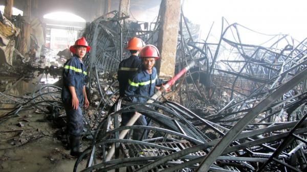 Sau 2 ngay, ben trong TTTM Hai Duong van am i khoi hinh anh