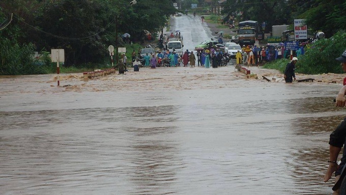 Mua lon, ho thuy dien Ea D’rang 2 co nguy co vo hinh anh