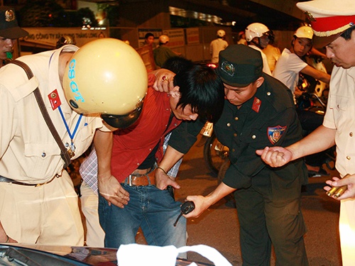 Lo ngai loai toi pham long hanh, co to chuc hinh anh