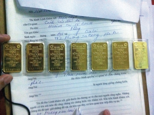 Nguoi lam thue 2 lan trom vang cua chu hinh anh