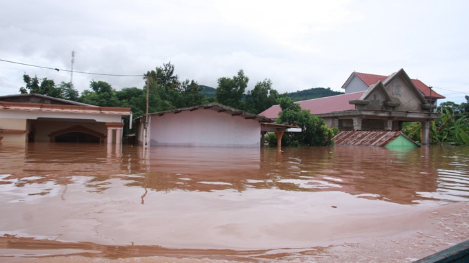 Sau bao, nhieu noi lai chim trong lu hinh anh