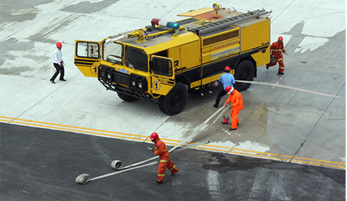 Xe cuu hoa trieu do an minh tai hang loat san bay Viet Nam hinh anh