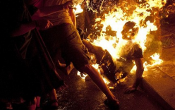 Phong hoa dot ca nha vo luc dem khuya hinh anh