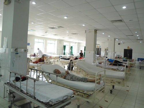 30 con do mang ma tau nao loan benh vien, doa giet bac si hinh anh