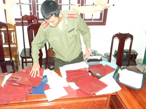 Can bo tro giup phap ly lam bang gia quy mo lon hinh anh