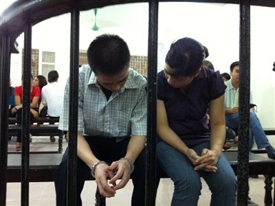 Hai vo chong rut ruot sieu thi hon 8 ty hinh anh
