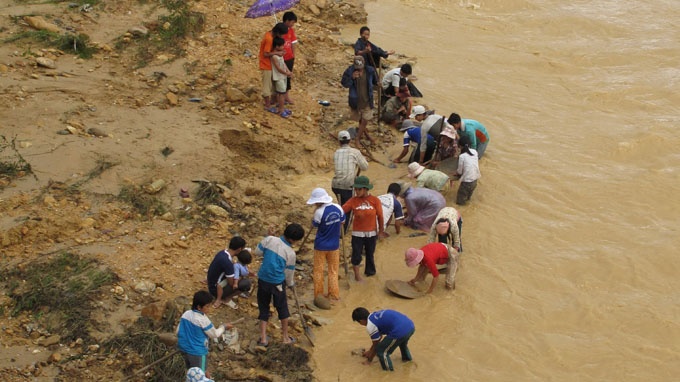 Lo nui, 2 nguoi dao vang chet, 1 bi thuong hinh anh