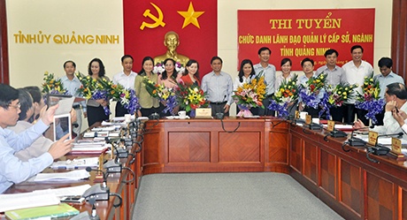 Nu ung vien 8X trung tuyen lanh dao cap so hinh anh