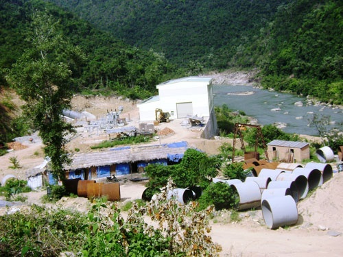 Nuoc lu tran vao ham thuy dien, 3 cong nhan mat tich hinh anh