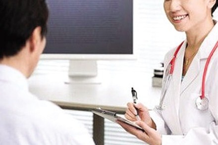 Bi hai chuyen bac si nu kham ‘cua quy’ hinh anh