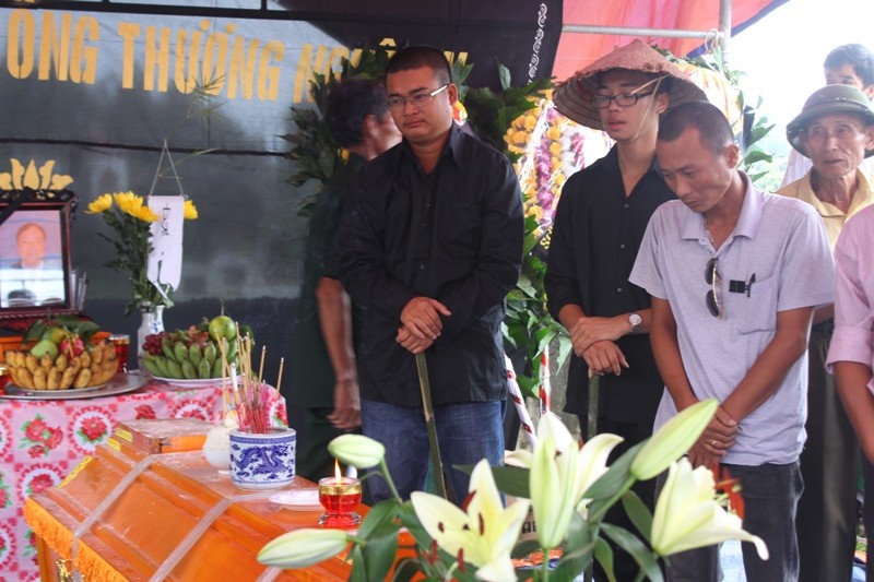 Con trai Pho GD so tu nan: 'Bo mai la anh hung' hinh anh