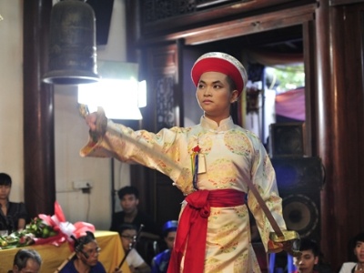 Thanh dong ke chuyen hau thanh duoi bom dan hinh anh