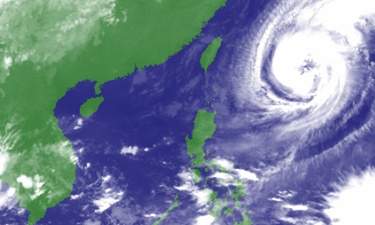 Mien Bac lai nang nong, bao manh tren Thai Binh Duong hinh anh