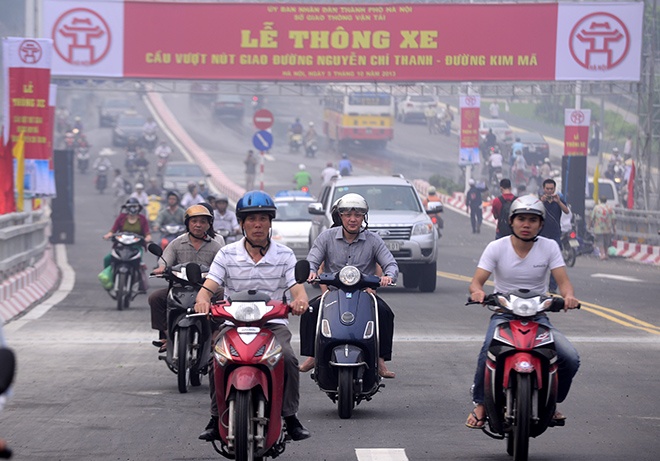 Thong xe cau vuot dam thep lon nhat Viet Nam hinh anh
