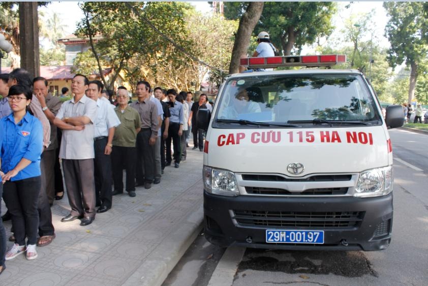 Xe cap cuu tuc truc ho tro nguoi dan toi vieng Dai tuong hinh anh
