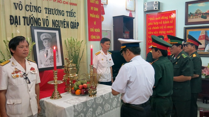 Ban tho Dai tuong giua Sai Gon hinh anh