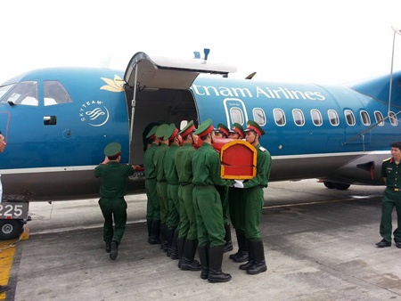 Anh dien tap dua thi hai Dai tuong len may bay hinh anh