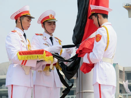 Le treo co ru Quoc tang Dai tuong Vo Nguyen Giap hinh anh