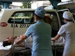 Tai xe taxi do de cho khach hinh anh