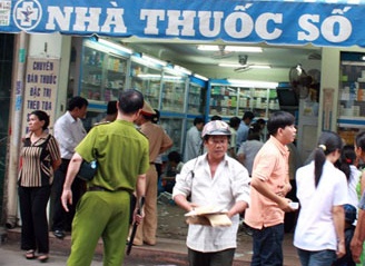 Chet vi tiem o... tiem thuoc hinh anh