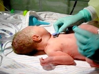 Cong dan thu 90 trieu la be gai sinh o vien san trung uong hinh anh