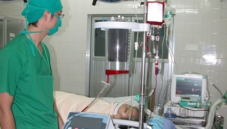 Truyen nham mau cho san phu, nguoi nha vay benh vien hinh anh