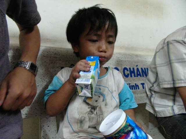 Anh giai cuu be 3 tuoi bi cau ruot bat di an xin sau 72 gio hinh anh