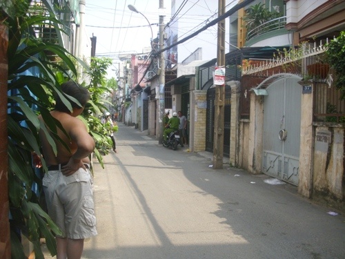 Bi dam chet vi phat hien ke trom xe hinh anh