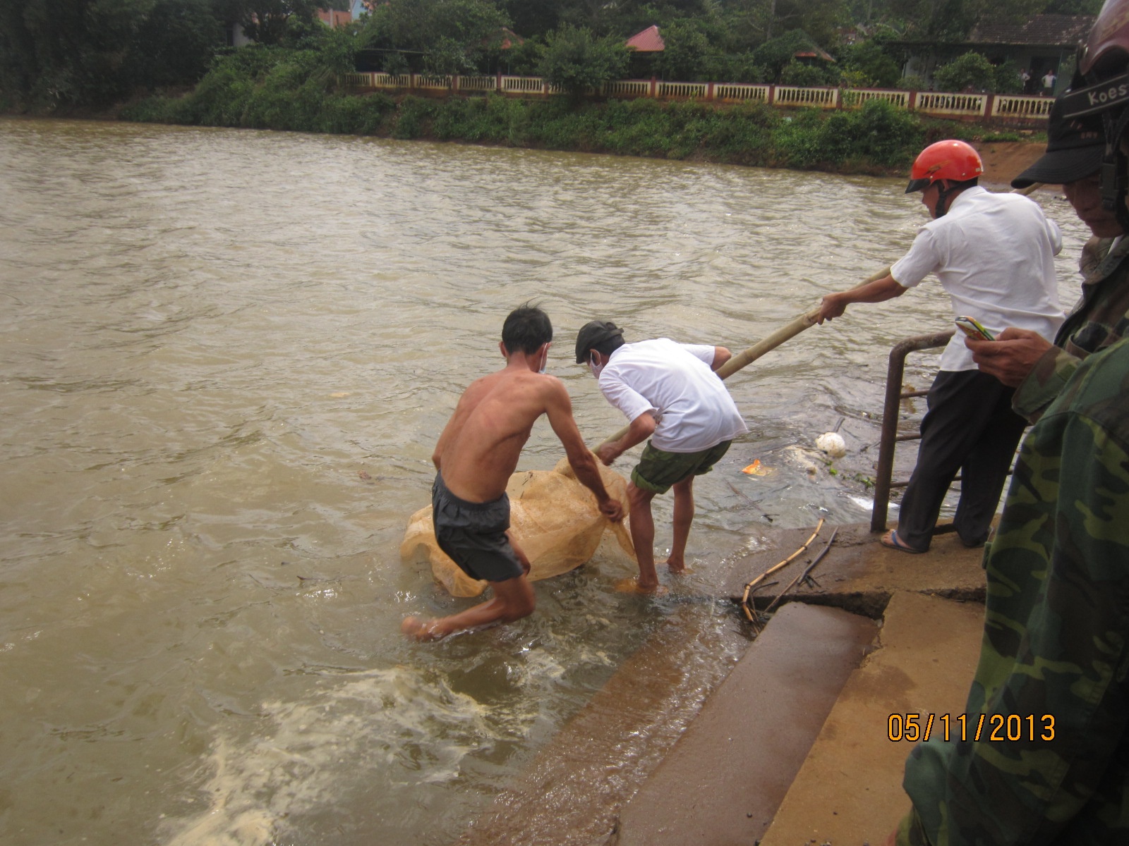 Thi the thieu nien troi tren song hinh anh