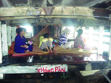 TP.HCM di doi 2.000 dan tranh bao hinh anh