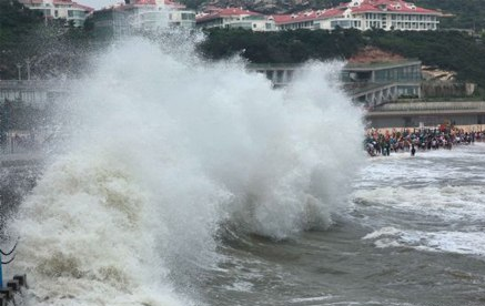 Sieu bao manh nhat 10 nam qua huong vao mien Trung hinh anh