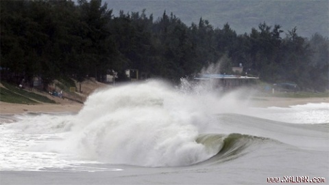 Sieu bao cap 17 di chuyen nhanh vao mien Trung hinh anh