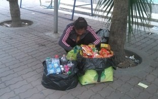 Thuc pham ban lai vay cong truong hoc Ha Noi hinh anh