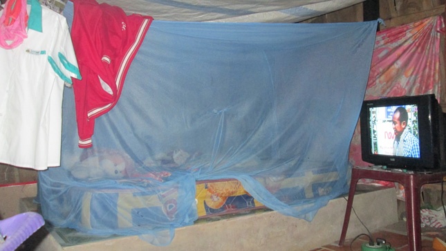 Ga trai doi tien 'phuc vu’ sau khi gio tro doi bai hinh anh