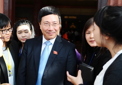 Pho Thu tuong Pham Binh Minh lan dau tra loi bao gioi hinh anh