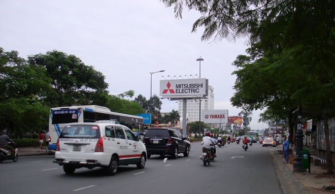 Ap thap nhiet doi tran vao Nam Trung bo, Sai Gon day may hinh anh