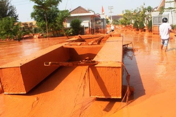 ‘Lu’ bun do titan tran lenh lang, troi 3 xe may hinh anh