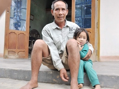 Xa than cuu nguoi trong ron lu hinh anh