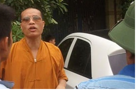 Su Phuong 3 nam 2 lan doi oto hinh anh