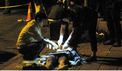 Dan lao xuong song trong dem, dap cua oto cuu Viet kieu My hinh anh