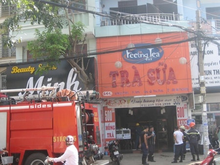 Quan tra sua phat hoa, nhieu nguoi hoang loan thao chay hinh anh