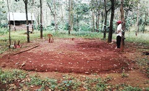 Xac chet trong ham bi mat duoi chieu bac hinh anh