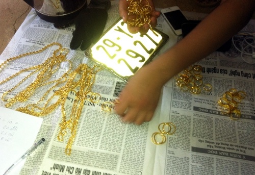 Mot Viet kieu bi cuop 15.000 USD va 15 chi vang hinh anh