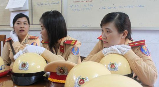 ‘Chan dai’ dieu khien giao thong tai thanh pho du lich hinh anh