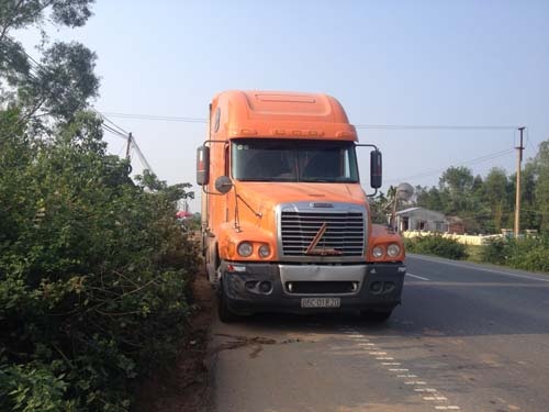 Xe container tong chet nguoi van ‘ung dung’ di tiep hinh anh