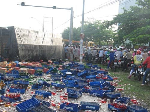 7 nguoi than lan luot qua doi qua 3 tai nan giao thong hinh anh