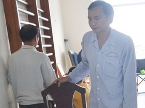 Hai nam chua dieu tra xong vu danh nguoi hinh anh