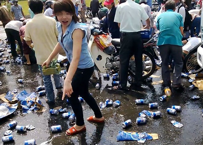 Xac dinh duoc danh tinh nguoi hoi cua, thu hoi 14 thung bia hinh anh