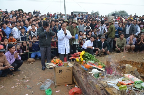 Su that bat ngo danh tinh xac uop trong ngoi mo co ‘quy toc' hinh anh