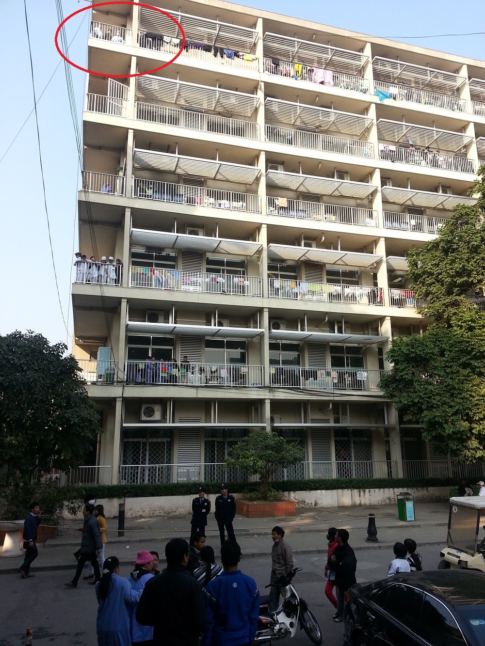 Nhay tu tang 6 benh vien, mot benh nhan tu vong hinh anh